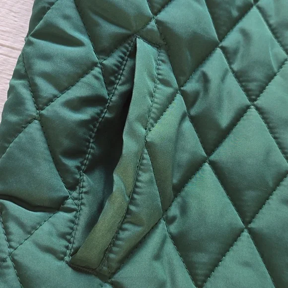 Crown & Ivory Quilted Vest | Forest Green | Diamond Stitch | Boys Size M - Picture 4 of 11